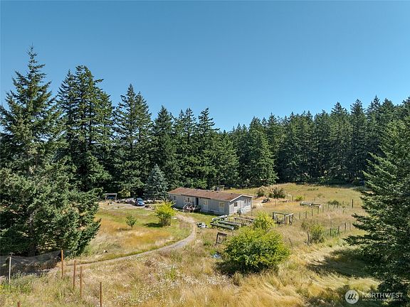 2nd image of 2783 Orcas Road