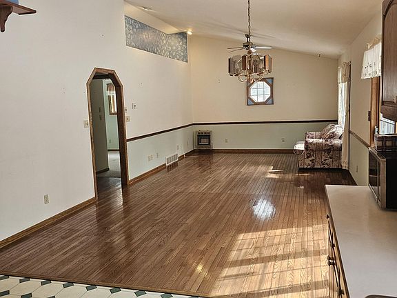 5th image of 4368 Wildwood Dr