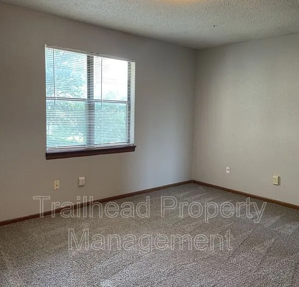 8704 NW 82nd Ter #B — Photo 11