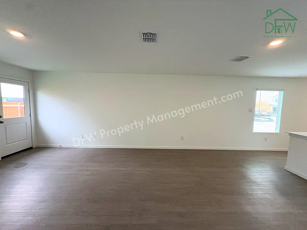 4 bed, 2.5 bath, 1535 sqft, $1,595 — Photo 4