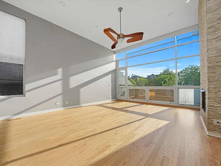 1541 N Bosworth St #4 — Photo 8