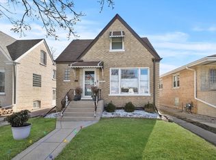 9011 W 23rd St, Riverside, IL 60546