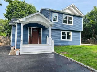 329 Magnolia Dr, Selden, NY 11784