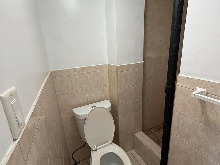337 49th St #3R — Photo 7