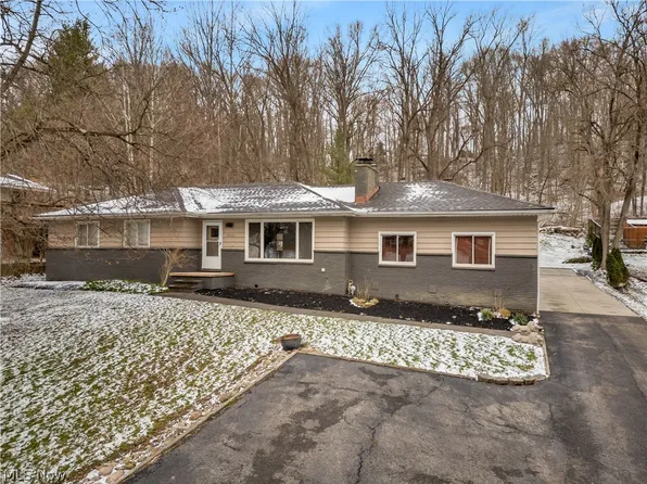 10905 Greenhaven Pkwy, Brecksville, OH 44141