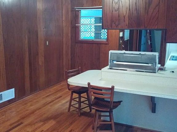 3rd image of 2125 Terry Ln