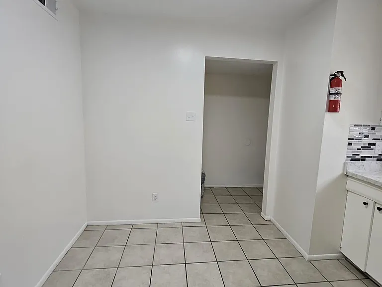 517 Palomas Dr SE #B — Photo 5