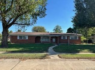702 Hickory Dr, Sikeston, MO 63801