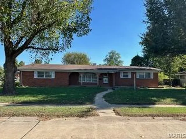 702 Hickory Dr, Sikeston, MO 63801