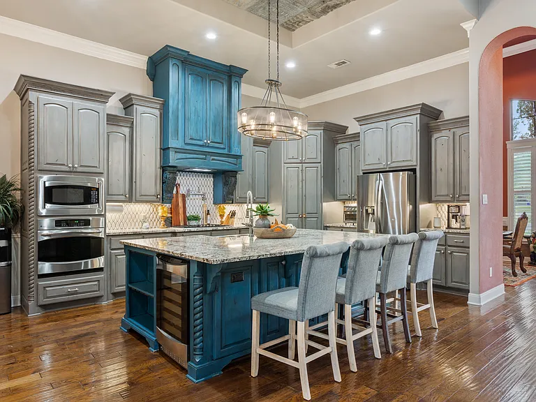 8464 Spicewood Springs Rd — Photo 12