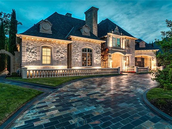 3rd image of 639 Stratford Ln