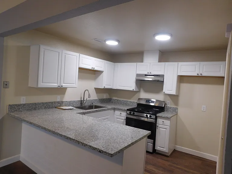 2 bedroom 1 Bath Duplex — Photo 14