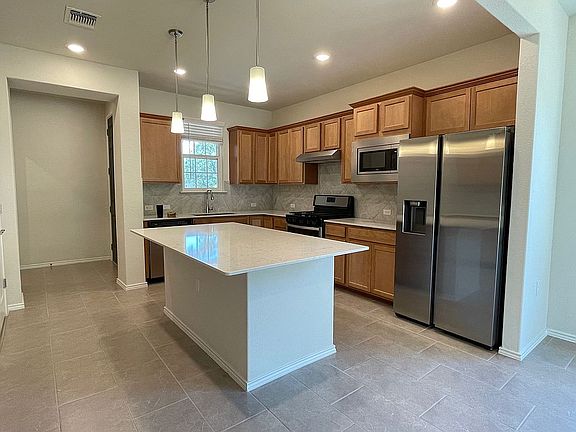  Kitchen from living rm