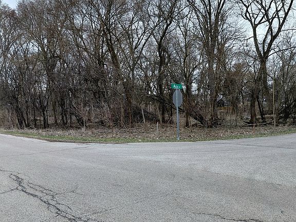 3rd image of 28331 W Main St