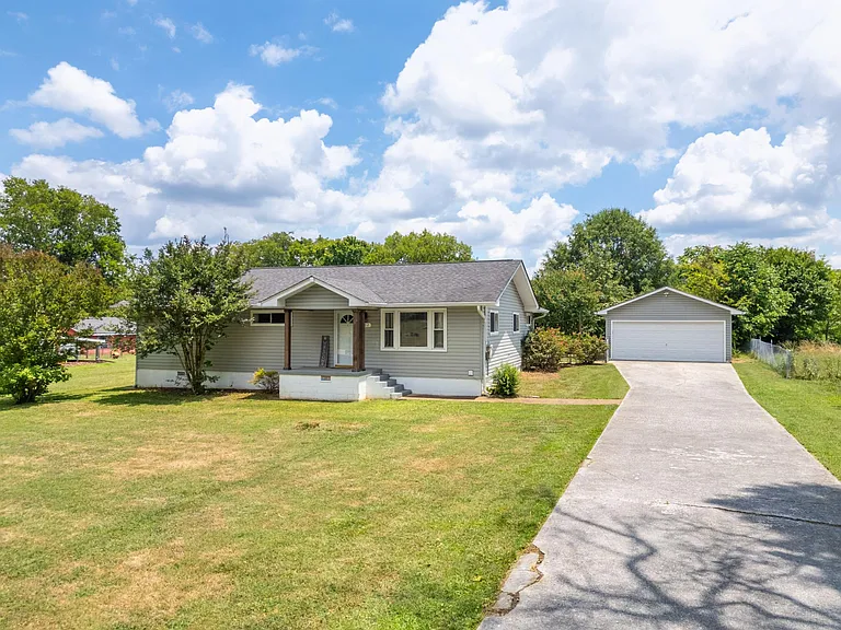 702 Ogrady Dr — Photo 1