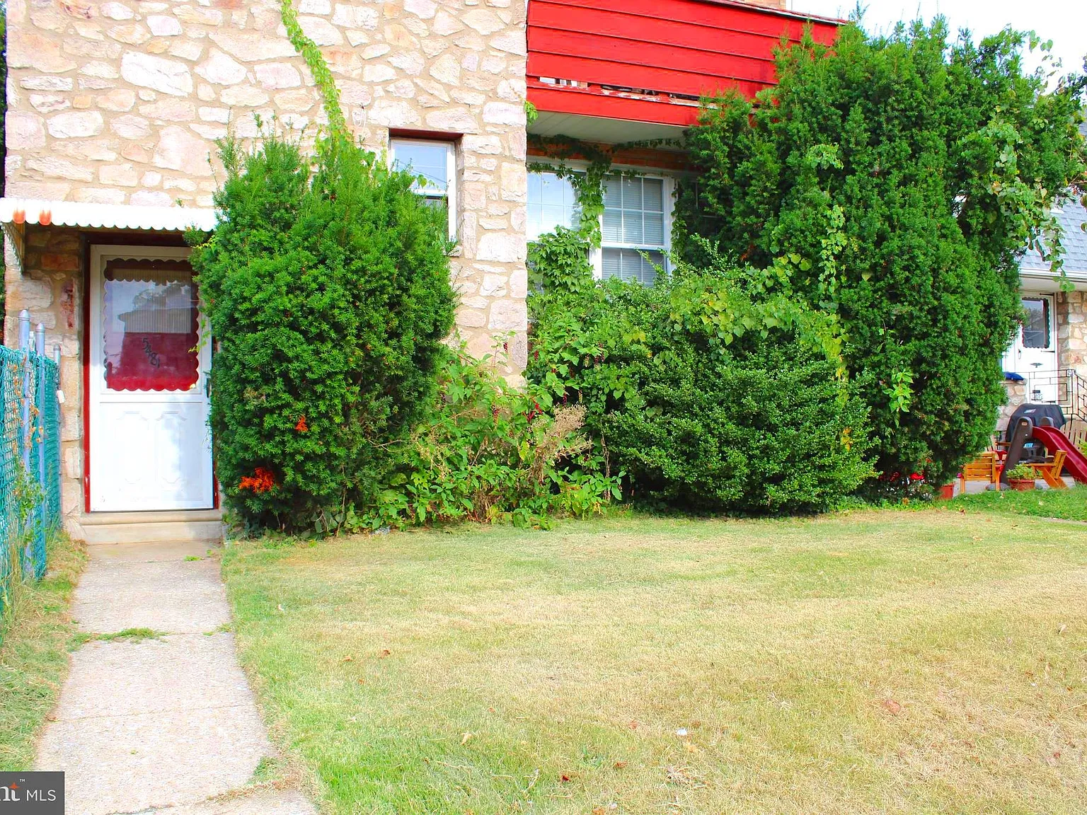 2 bed, 850 sqft, $1,500 — Photo 2