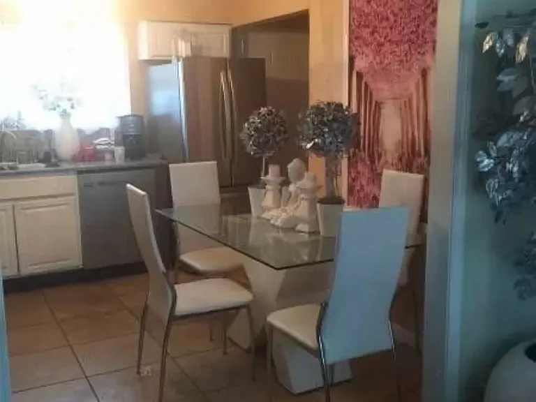 536 Greenleaf Ln — Photo 1