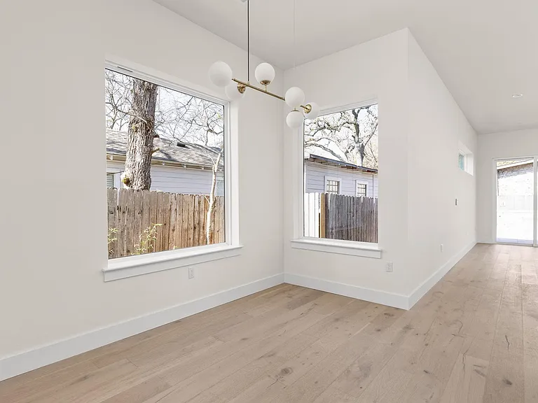 1402 Summit St #B — Photo 6