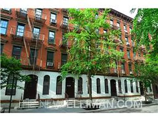 Rented by Douglas Elliman | media 19