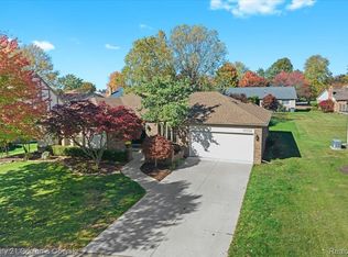 37578 Munger Dr, Livonia, MI