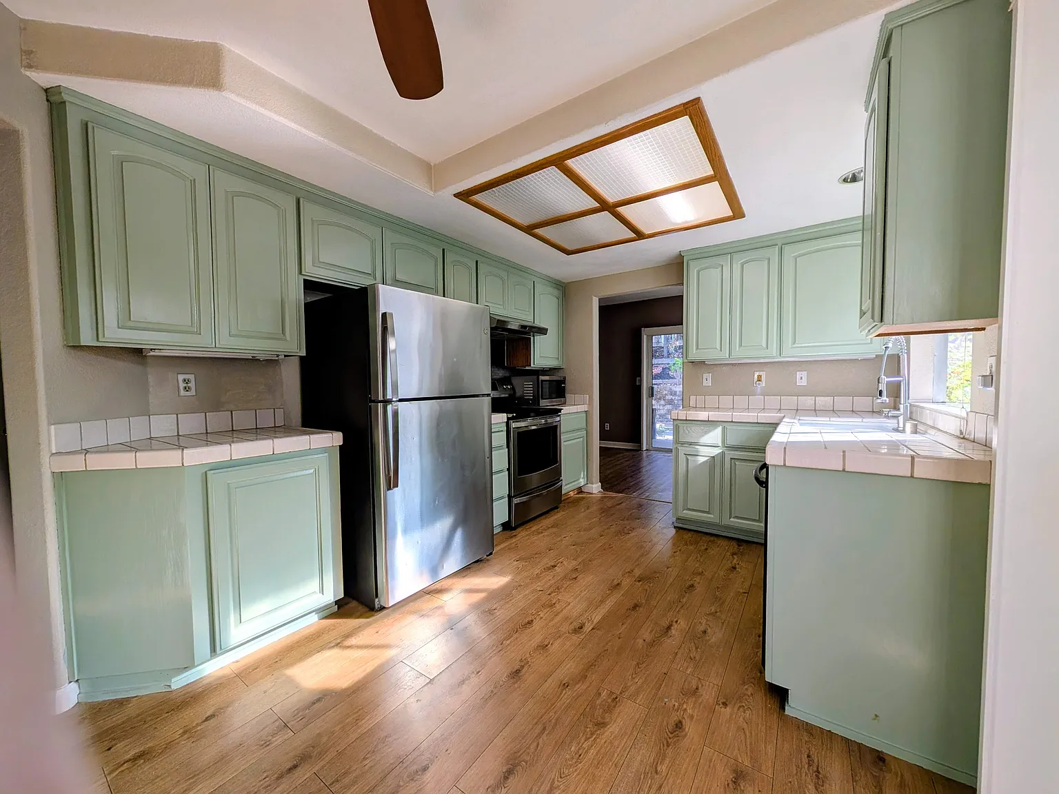 3 bed, 2.5 bath, 1666 sqft, $3,900 — Photo 3