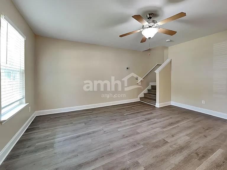 83 Ristona Dr — Photo 8