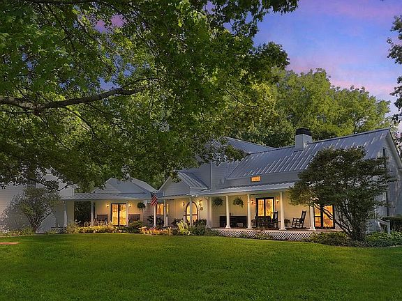 8th image of 6024 Earhart Rd