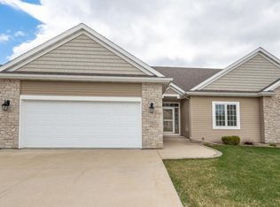 2462 Coral Ridge Pl NE, Rochester, MN 55906