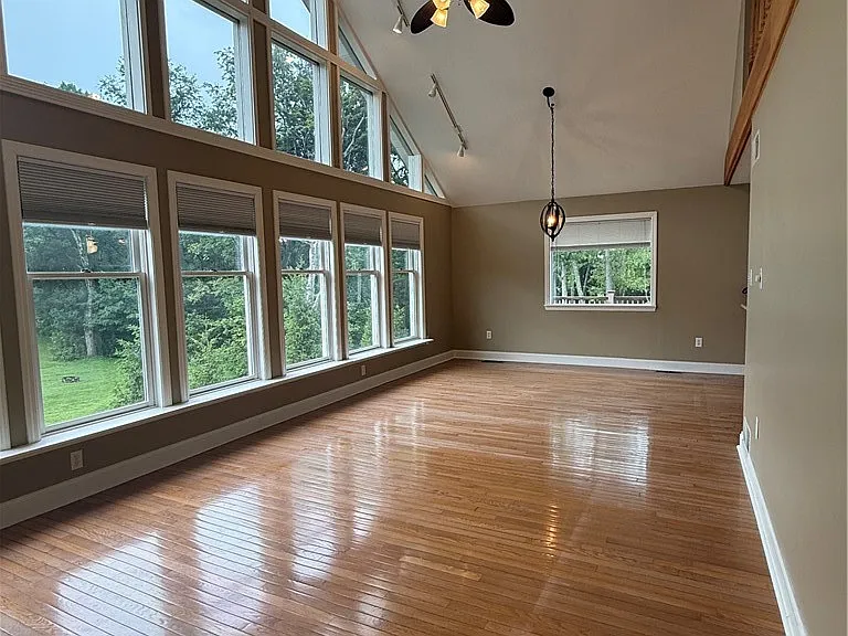 110 Sunny Dell Ln — Photo 3