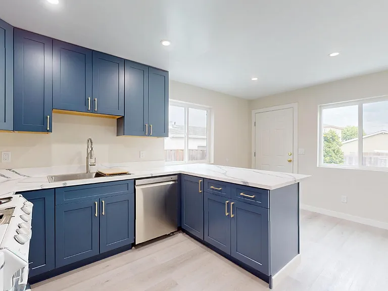 976 Masson Ave — Photo 8