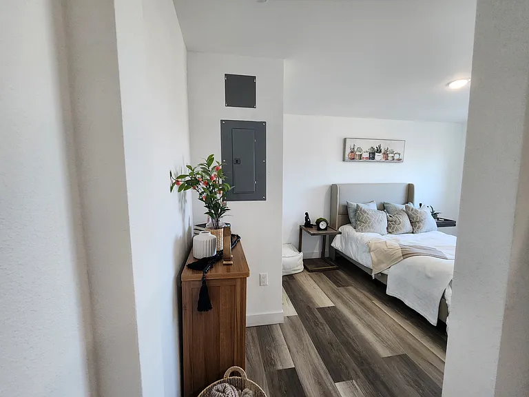 2837 San Marino St #1 — Photo 2