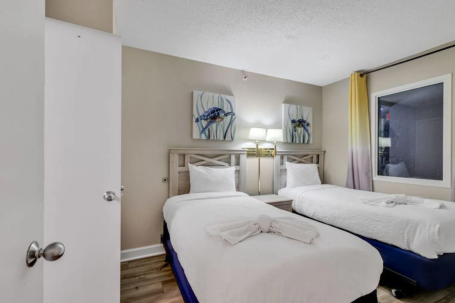 2 bed, 2.0 bath, 1001 sqft, $4,721 — Photo 4