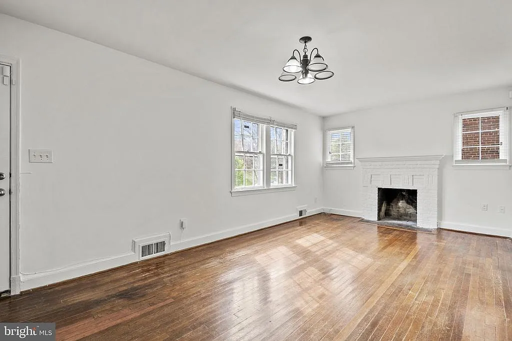 5 bed, 2.5 bath, 1635 sqft, $3,500 — Photo 4