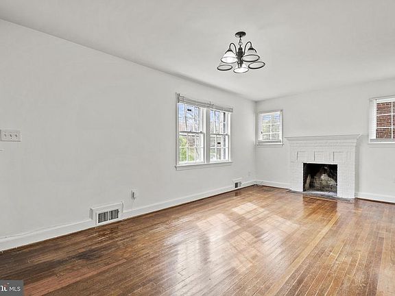 4th image of 1807 41st Pl SE