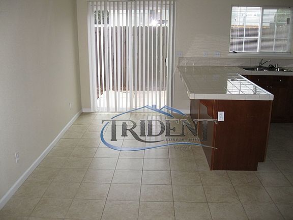 4th image of 421 Hetherington Cir