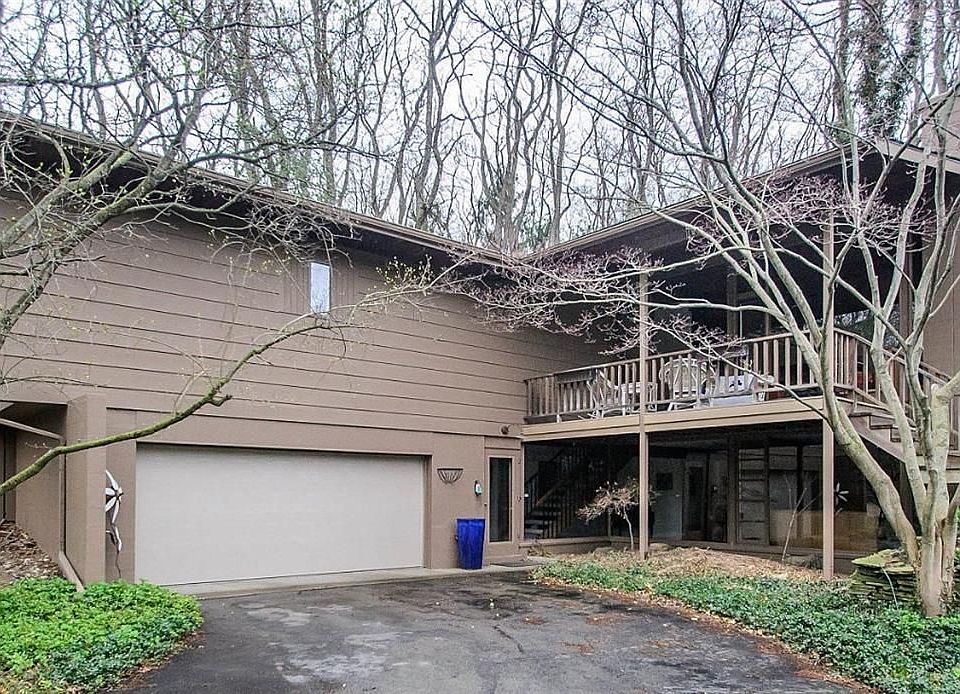 1st image of 4038 Thornoaks Dr