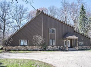 2169 Evergreen Rd, North Perry, OH 44081