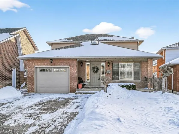 15 Gabriele Ct, Hamilton, ON L8G 5C4