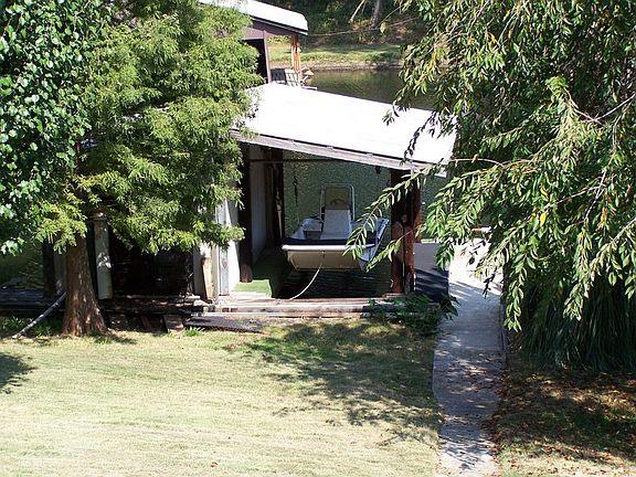 Boathouse with lift