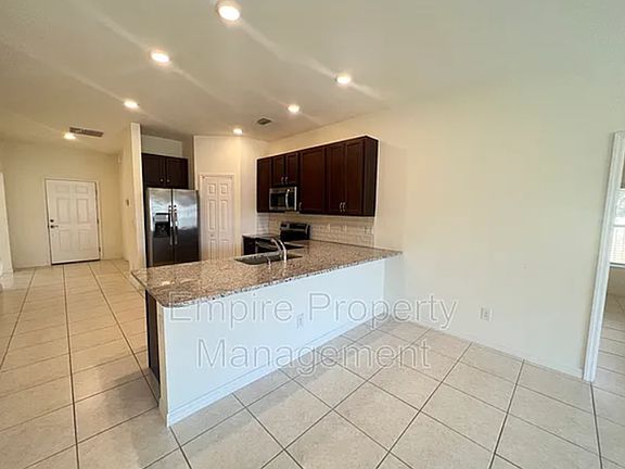 5th image of 2827 Algardi Ln