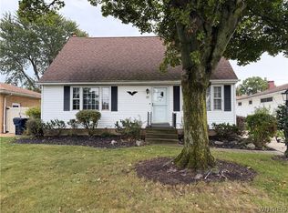 20 Sunrise Dr, Buffalo, NY 14219