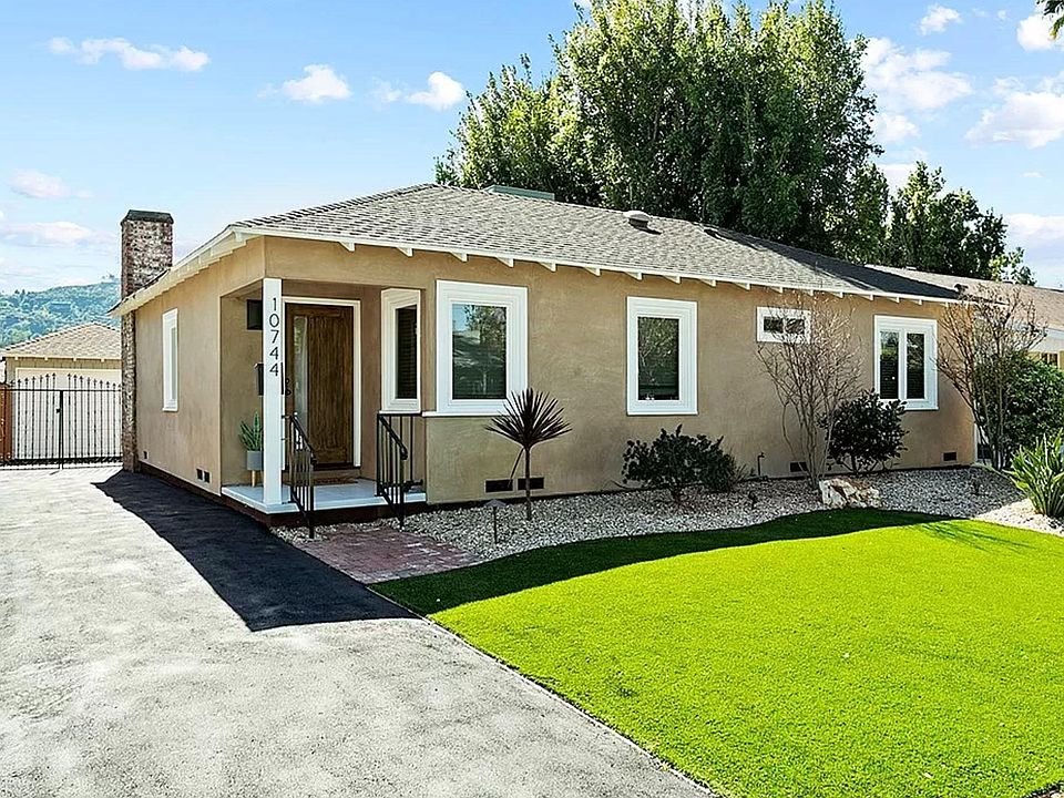 1st image of 10744 Aqua Vista St