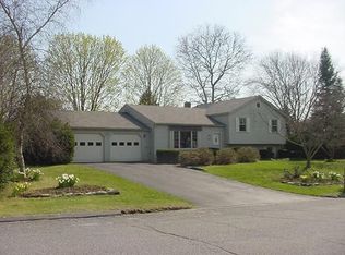 77 Renee Dr, Pawcatuck, CT 06379
