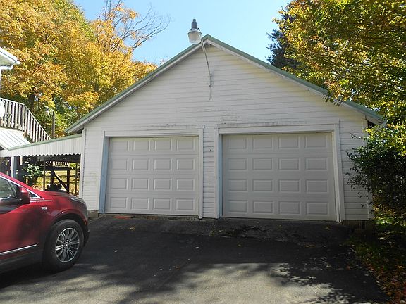 4th image of 225 Cherry St