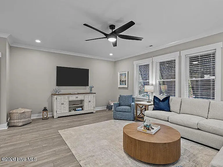 331 Live Oak St S #SOUTH — Photo 7