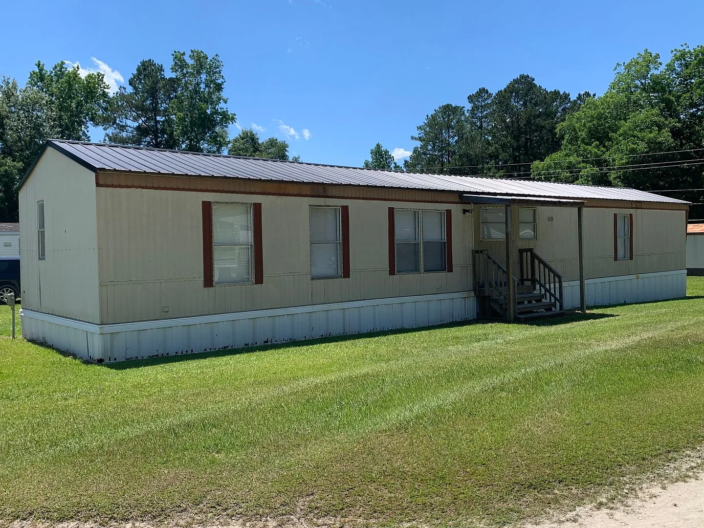 Available Now - Spacious 2 Bedroom + Bonus Room, 2 Bath Mobile Home — Photo 1