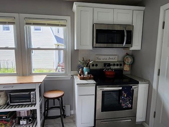 3rd image of 144 Addison Rd
