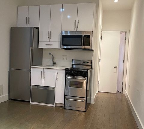 2nd image of 9 Stanton St #2DL