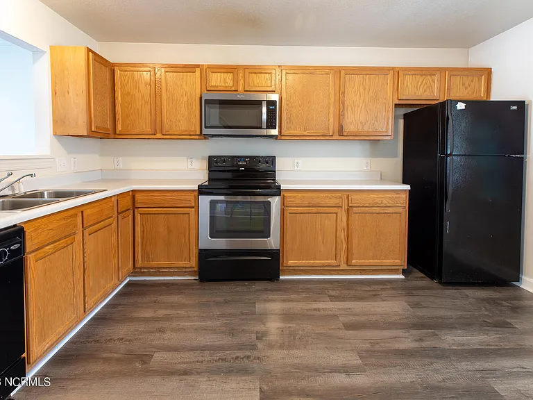 401 Springwood Dr — Photo 9