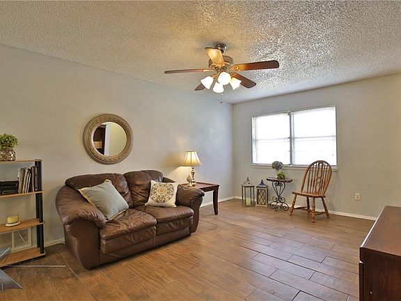 4th image of 890 Presidio Dr